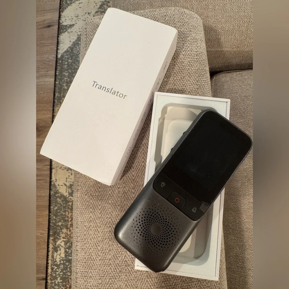 Smart Voice Translator, Realtime 2 Way Translation, 2.4 Inch 138 Languages - Picture 1 of 5